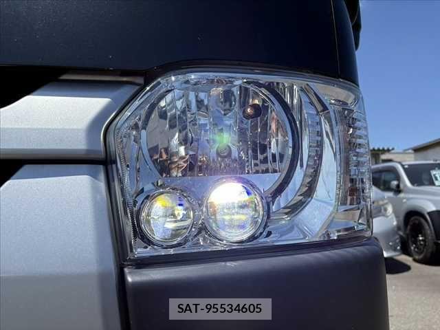 Toyota HIACE VAN 2022-02 8314700-5