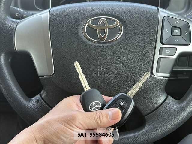 Toyota HIACE VAN 2022-02 8314700-6