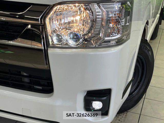 Toyota HIACE VAN 2022-04 8336089-11