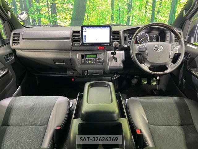 Toyota HIACE VAN 2022-04 8336089-1