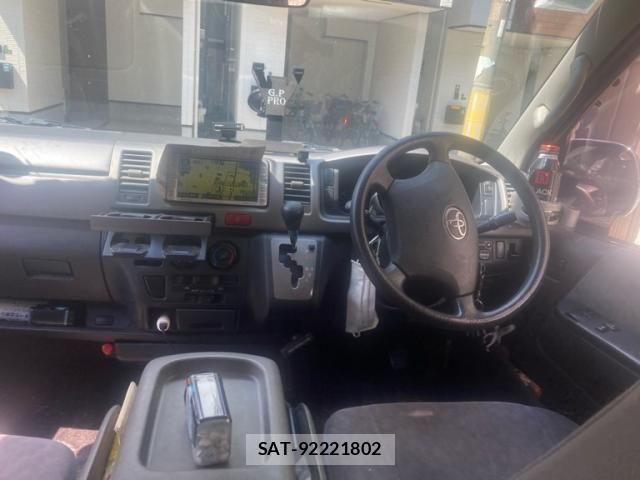 Toyota HIACE VAN 2006-10 8336094-12