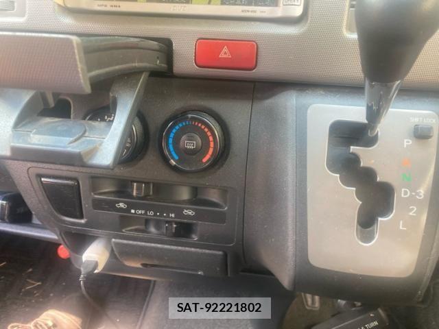 Toyota HIACE VAN 2006-10 8336094-17