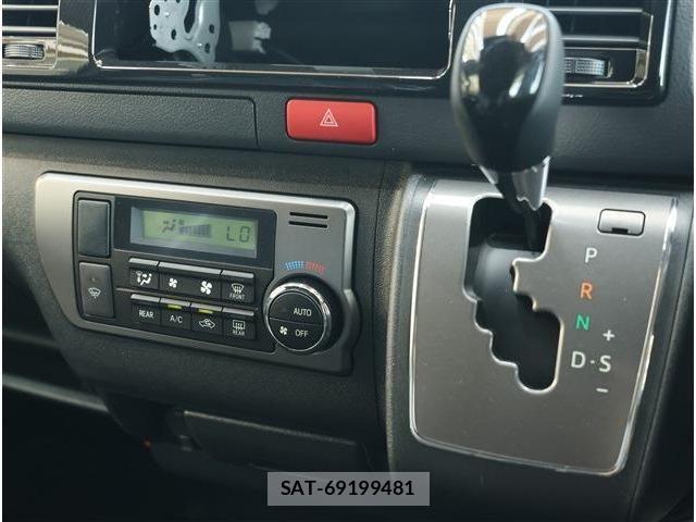 Toyota HIACE VAN 2026-03 8336086-3