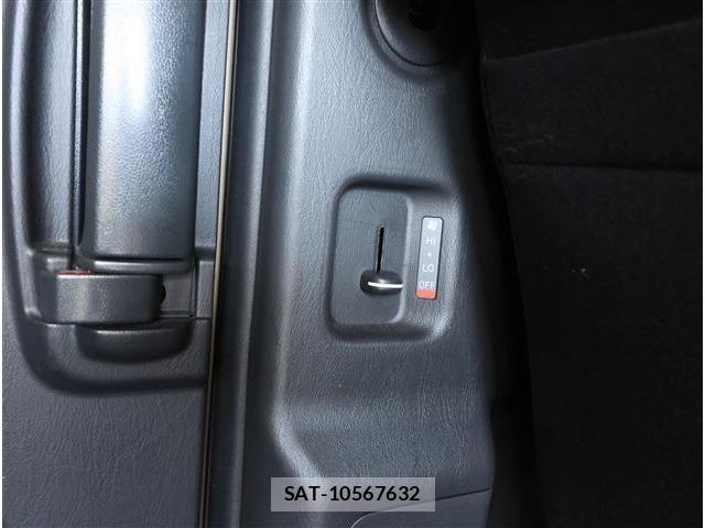 Toyota HIACE VAN 2025-06 8336087-11