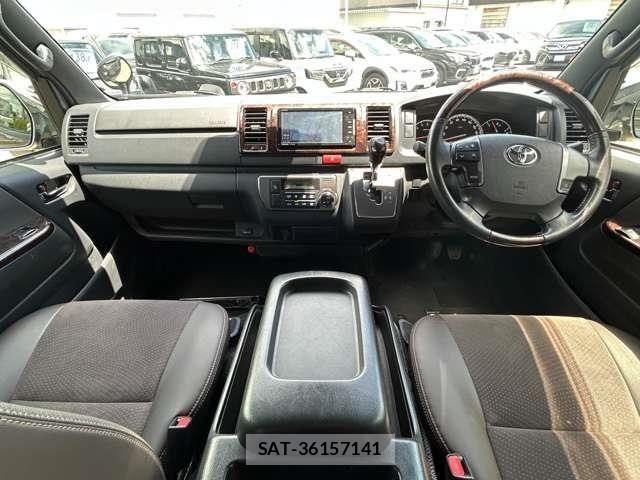 Toyota HIACE VAN 2019-04 8336091-12