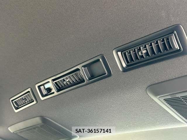 Toyota HIACE VAN 2019-04 8336091-27