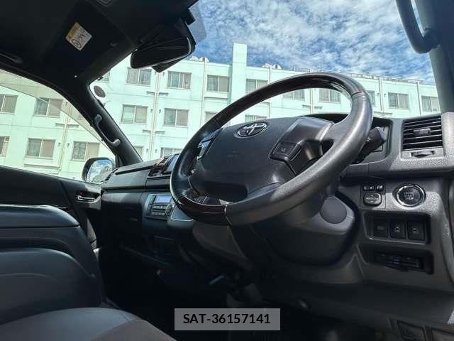 Toyota HIACE VAN 2019-04 8336091-28