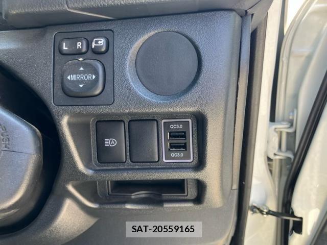 Toyota HIACE VAN 2025-05 8336090-12