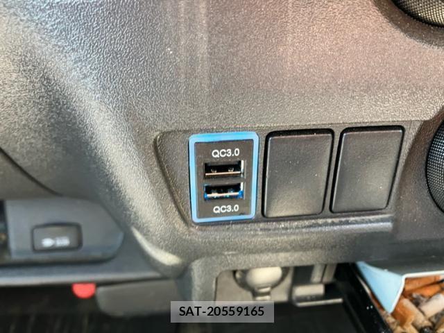 Toyota HIACE VAN 2025-05 8336090-18
