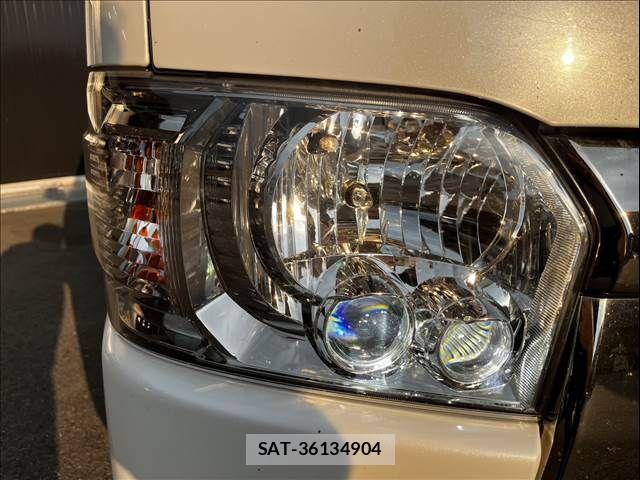 Toyota HIACE VAN 2018-11 8336093-9