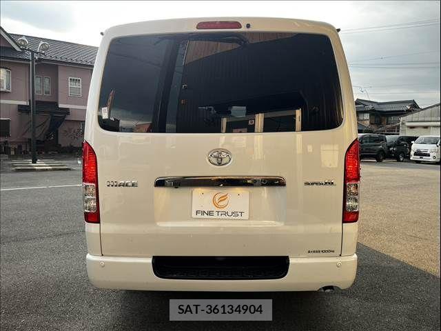 Toyota HIACE VAN 2018-11 8336093-16