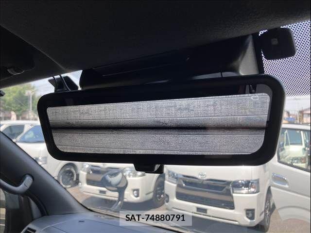 Toyota HIACE VAN 2024-07 8354609-17