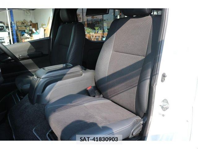 Toyota HIACE VAN 2023-01 8354606-12