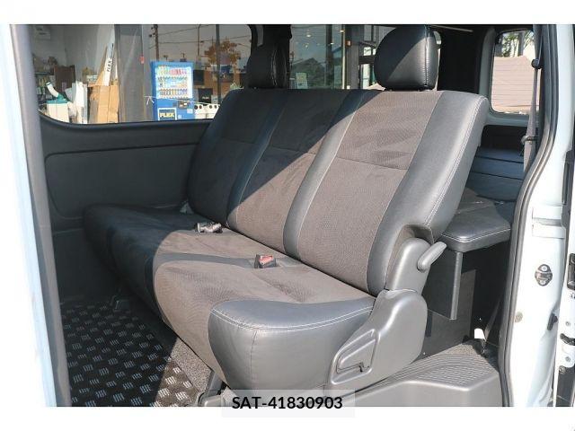 Toyota HIACE VAN 2023-01 8354606-13