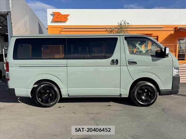 Toyota HIACE VAN 2026-04 8366171-11
