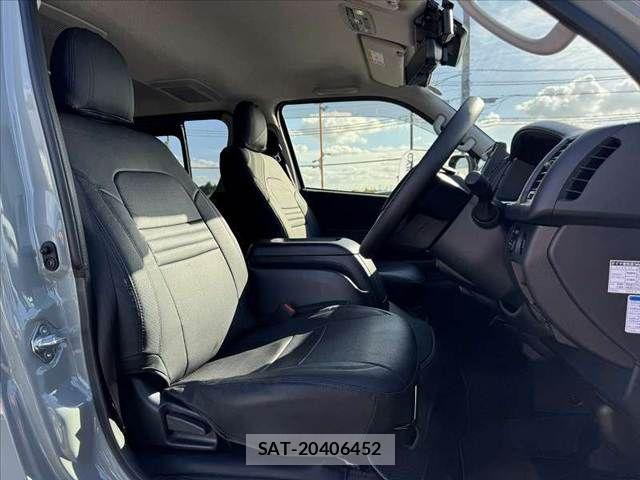 Toyota HIACE VAN 2026-04 8366171-15