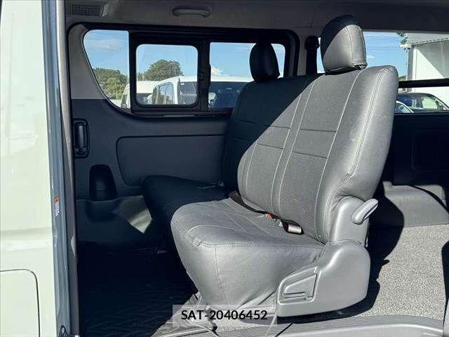 Toyota HIACE VAN 2026-04 8366171-17