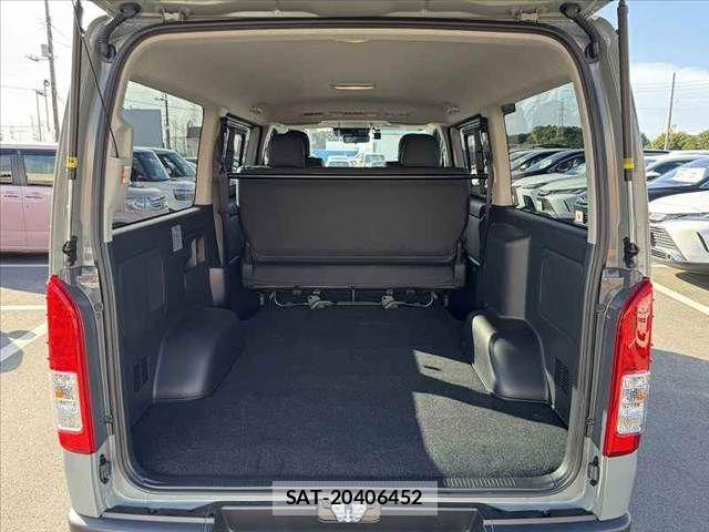Toyota HIACE VAN 2026-04 8366171-18