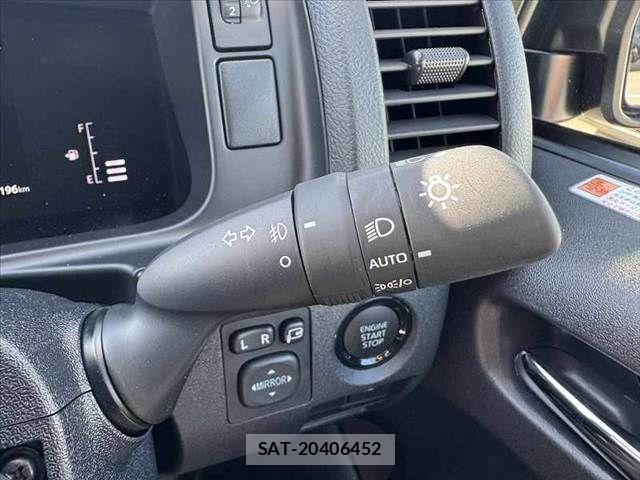 Toyota HIACE VAN 2026-04 8366171-28