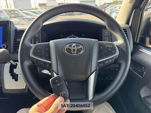 Toyota HIACE VAN 2026-04 8366171-6