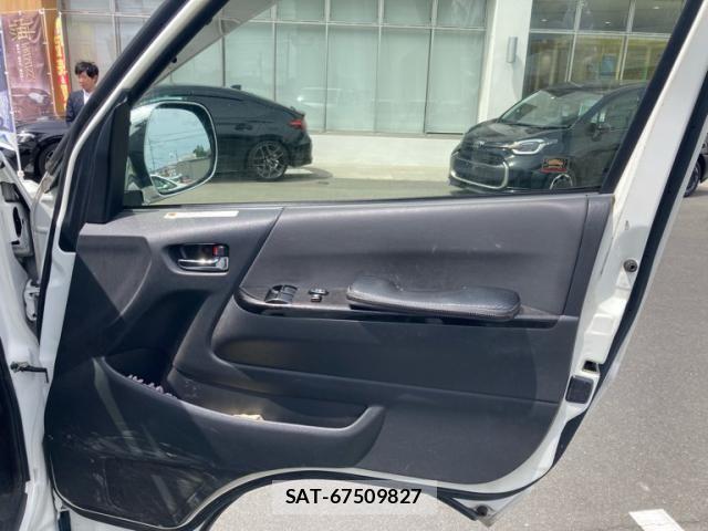 Toyota HIACE VAN 2018-01 8366183-13