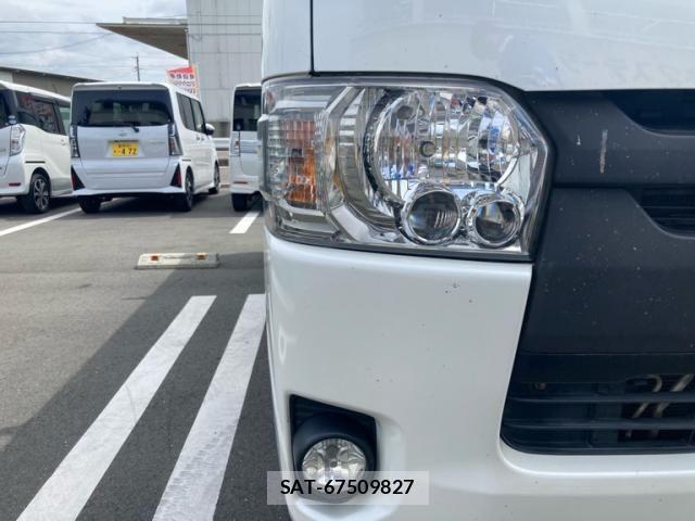 Toyota HIACE VAN 2018-01 8366183-4