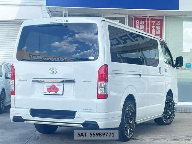 Toyota HIACE VAN 2025-08 8366172-2