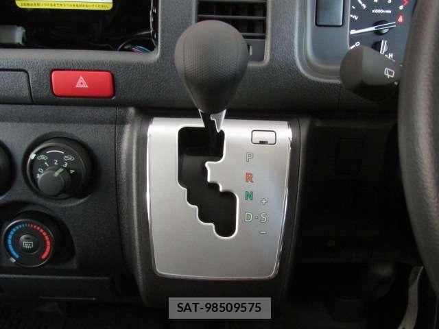 Toyota HIACE VAN 2025-11 8366175-8