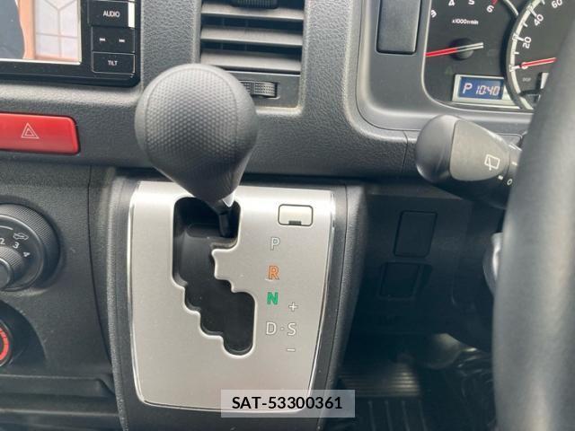 Toyota HIACE VAN 2019-06 8366181-17