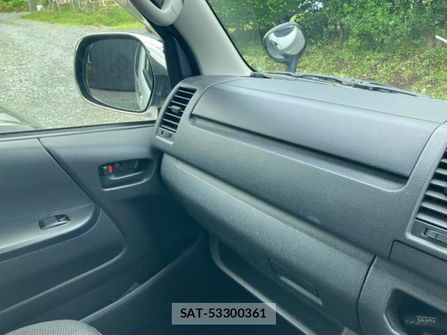 Toyota HIACE VAN 2019-06 8366181-19