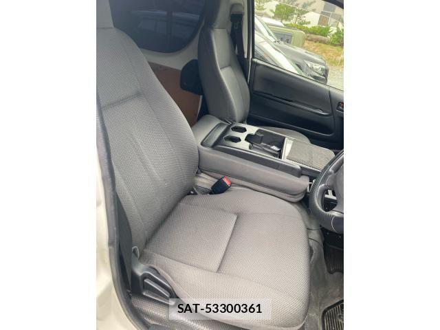 Toyota HIACE VAN 2019-06 8366181-23
