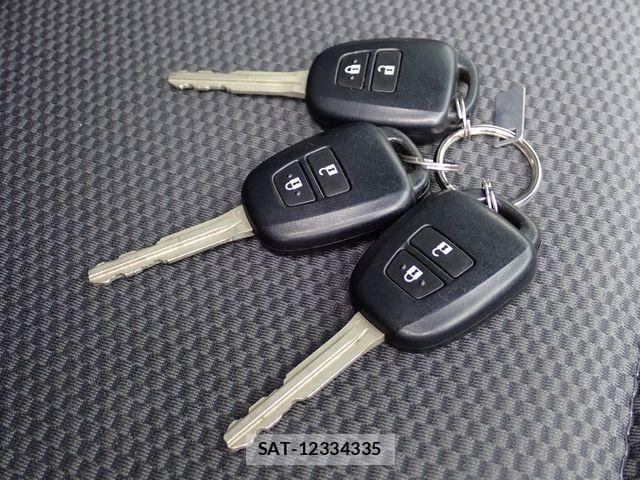 Toyota HIACE VAN 2021-06 8371713-16