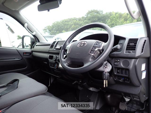 Toyota HIACE VAN 2021-06 8371713-18