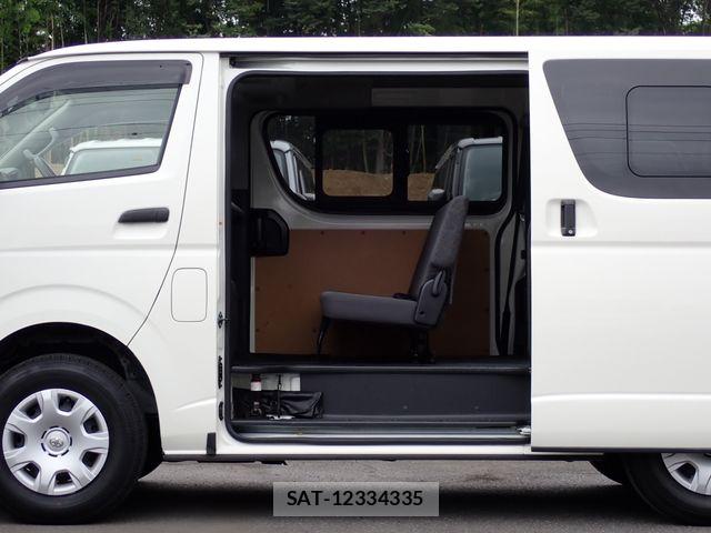 Toyota HIACE VAN 2021-06 8371713-4