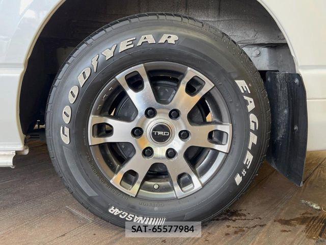 Toyota HIACE VAN 2023-02 8438192-12