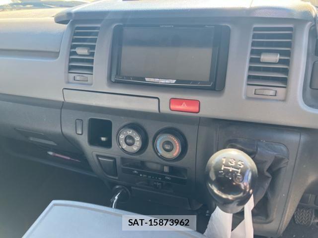 Toyota HIACE VAN 2007-10 8457618-14