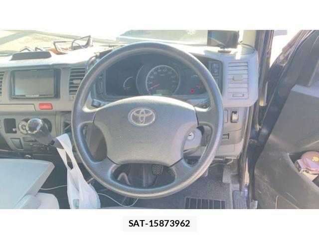 Toyota HIACE VAN 2007-10 8457618-16