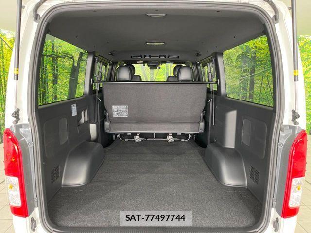 Toyota HIACE VAN 2025-10 8525141-11