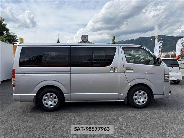 Toyota HIACE VAN 2014-07 8562100-11
