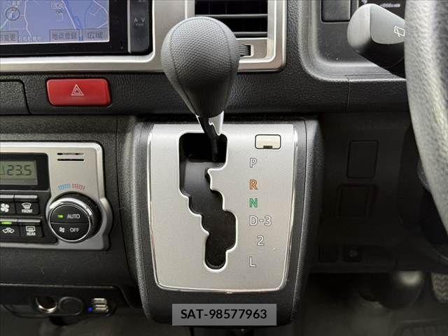 Toyota HIACE VAN 2014-07 8562100-23