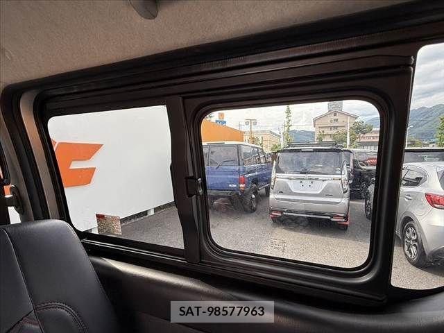 Toyota HIACE VAN 2014-07 8562100-29