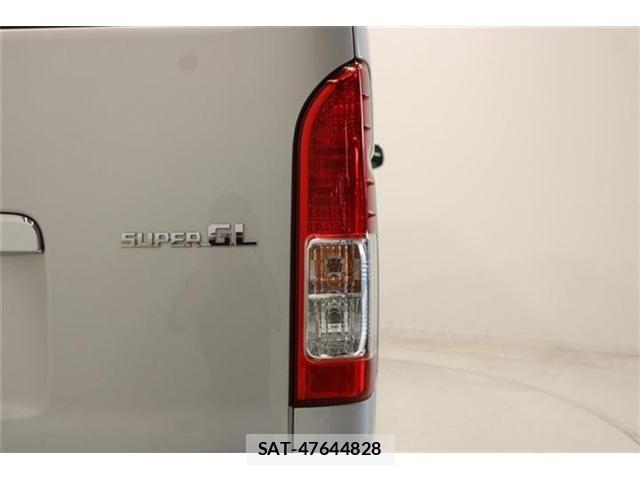 Toyota HIACE VAN 2018-07 8562099-17
