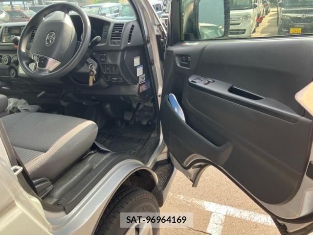 Toyota HIACE VAN 2021-09 8562102-16