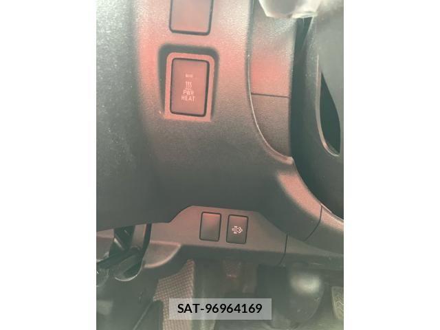 Toyota HIACE VAN 2021-09 8562102-23
