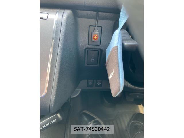 Toyota HIACE VAN 2022-02 8562094-16