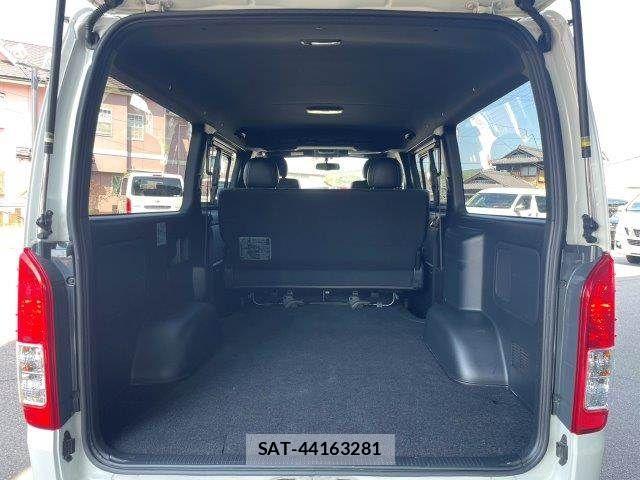 Toyota HIACE VAN 2018-09 8562098-11