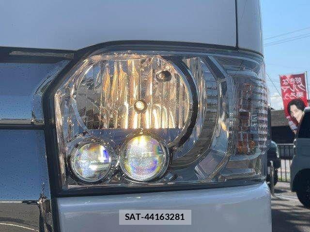 Toyota HIACE VAN 2018-09 8562098-14