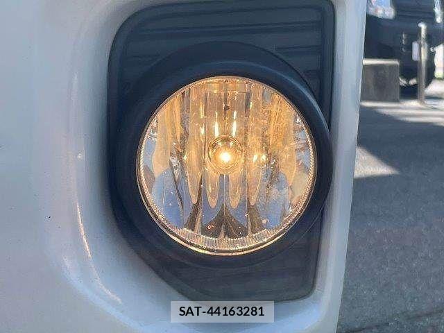 Toyota HIACE VAN 2018-09 8562098-15