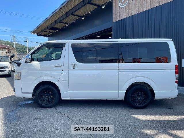 Toyota HIACE VAN 2018-09 8562098-23