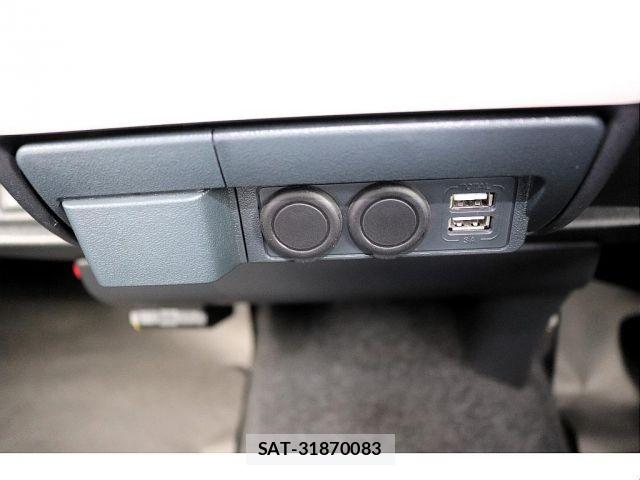 Toyota HIACE VAN 2018-01 8562097-15